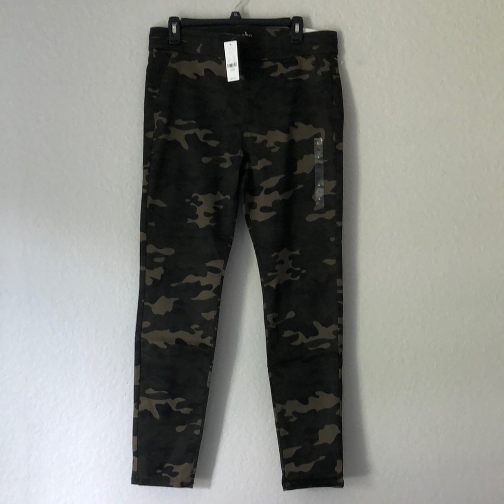 New York & Company Camo Joggers/Leggins